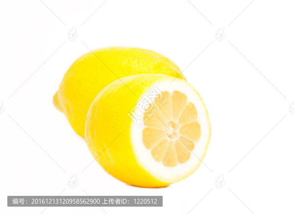 檸檬是整半的