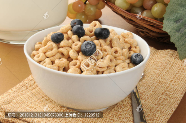 一碗冷麥片