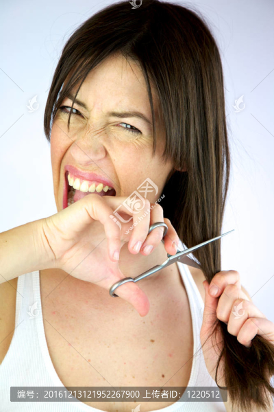 女模特剪頭發(fā)喊