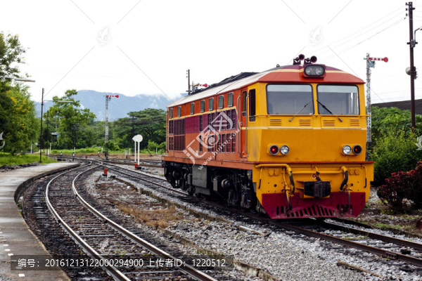 橙色的老機(jī)車