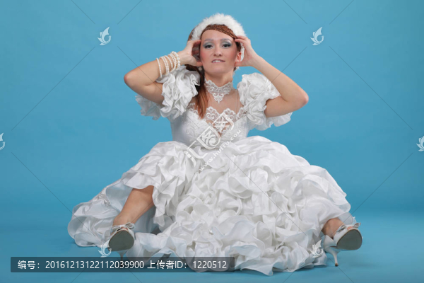 Snow,Queen服飾中的美麗姜