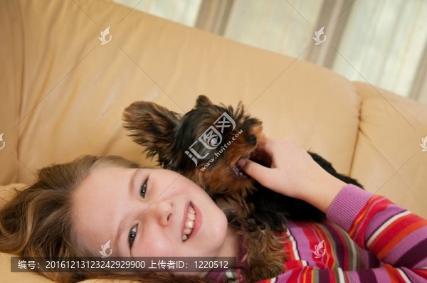 孩子與狗的肖像