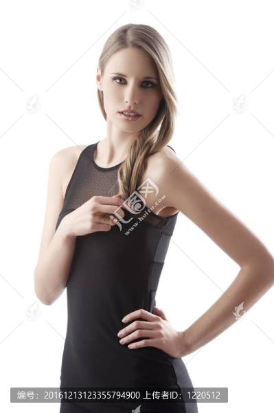 長(zhǎng)著黑金色頭發(fā)的女孩