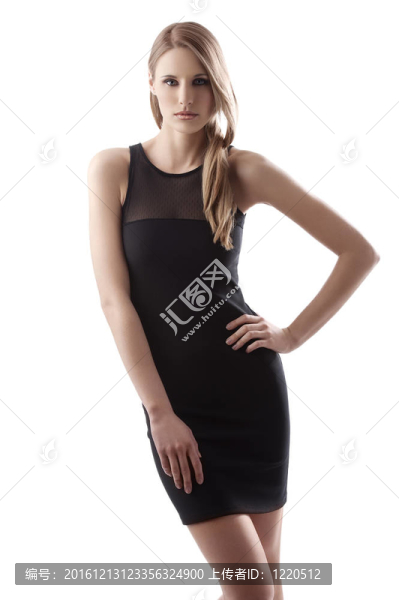 金發(fā)女孩在黑色迷你裙