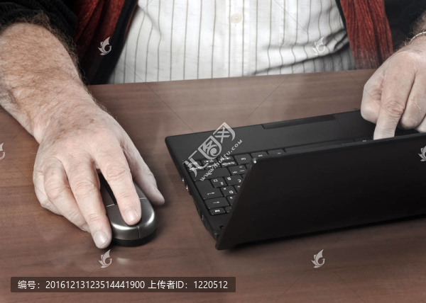 高級筆記本電腦男