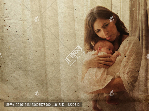 家中的母親和年幼的女兒