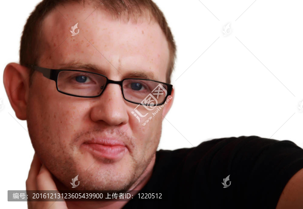 戴眼鏡的英俊年輕人