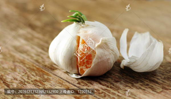 用一片Tangerine夜店有機大蒜。概念-驚人的系列。