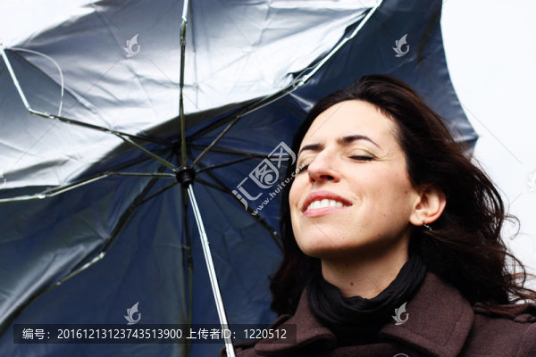 女孩用雨傘