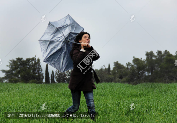 女孩用雨傘