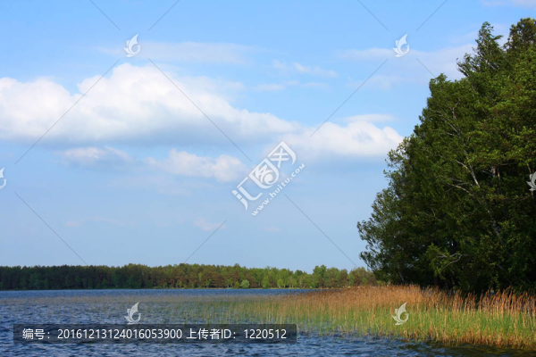 湖水和天空