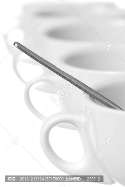 咖啡杯與茶匙。