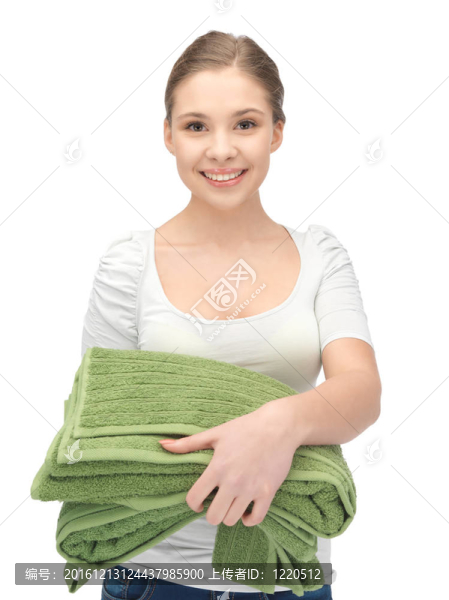 可愛的帶毛巾的家庭主婦