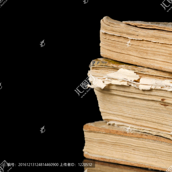 一堆關(guān)于黑色的舊書(shū)