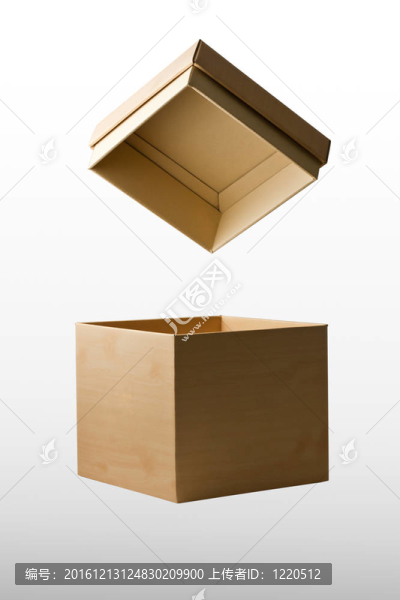白色背景反射的開口紙箱紙盒
