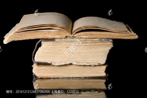 一堆關(guān)于黑色的舊書