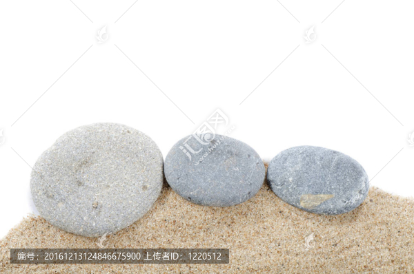 石頭在沙灘上