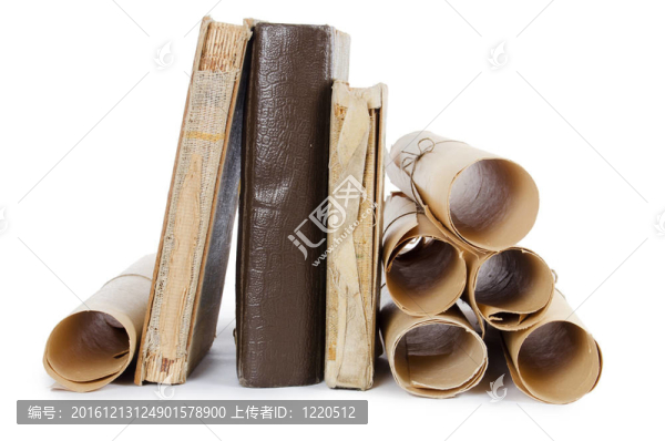 許多古老的卷軸和舊書