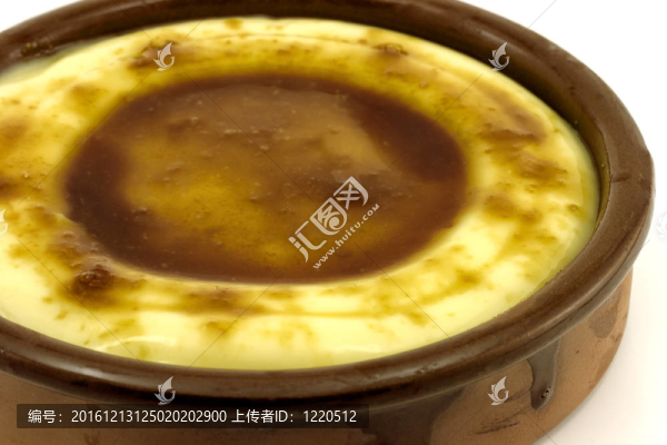 加泰羅尼亞奶油可口的甜點(diǎn)和糖烤面包；典型的加泰羅尼亞