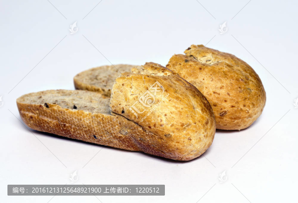 早餐面包和拖鞋
