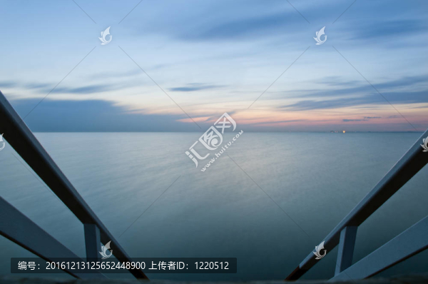 碼頭上的樓梯