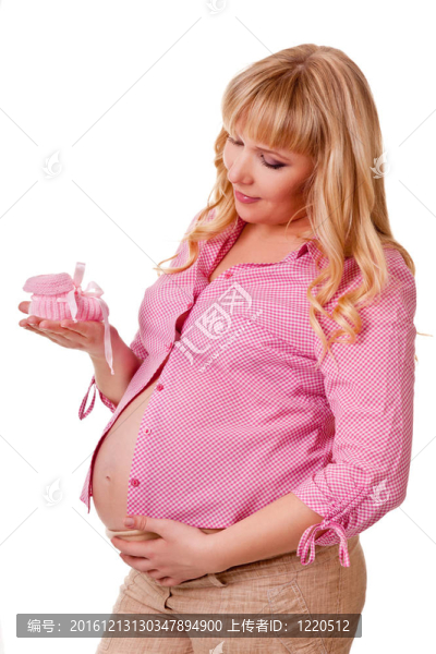 孕婦考慮為新生兒編織襪子