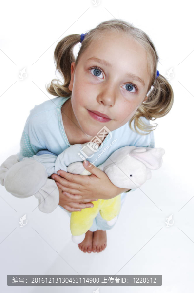穿睡衣的女孩是小天使