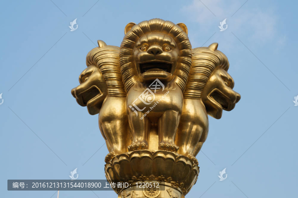 金色的獅子雕像