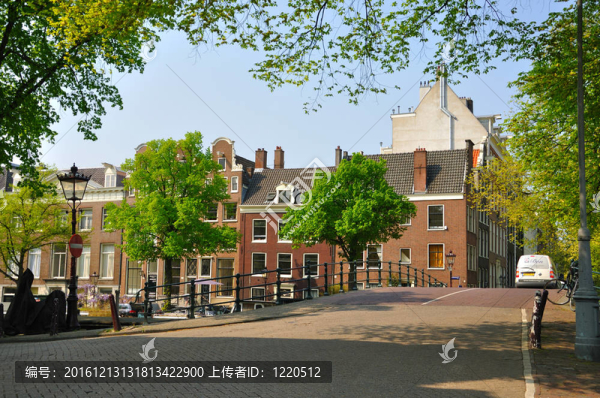 美麗的街道，在阿姆斯特丹河上的一座橋；霍爾