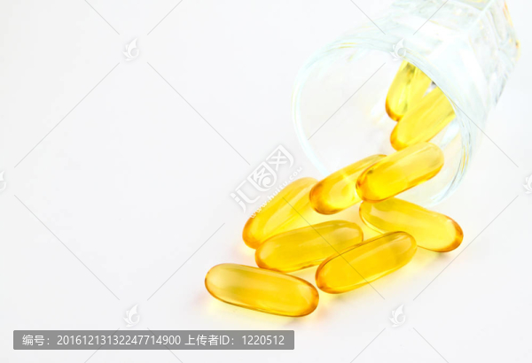 白背景玻璃中的維生素