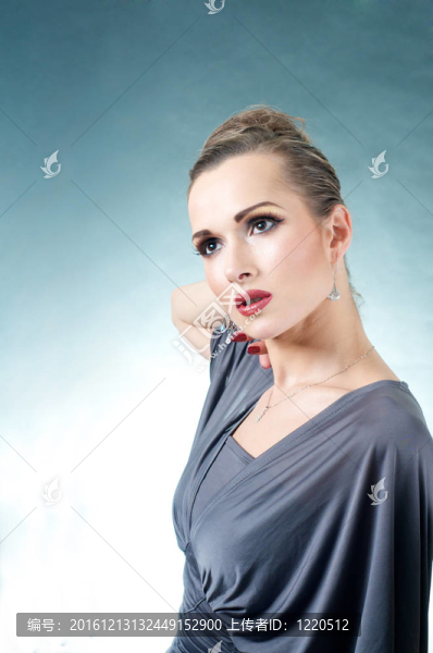 姿勢(shì)優(yōu)雅的女人