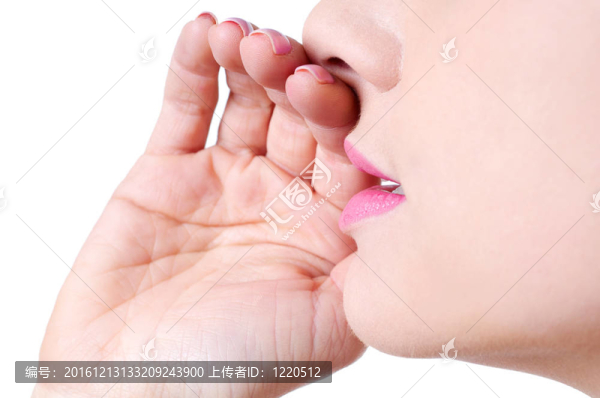 女人輕聲地說