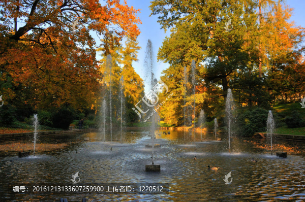 秋天fontains在富爾達(dá)stadtschloss公園；黑森州；Germa