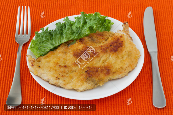 炸火雞配白盤子沙拉