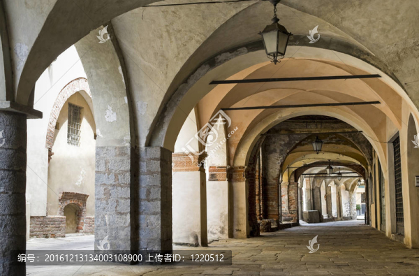 Piazzo,di,Biella；門廊