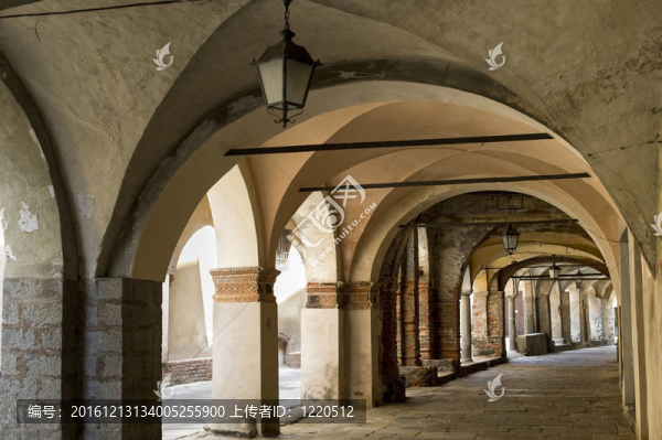 Piazzo,di,Biella；門廊