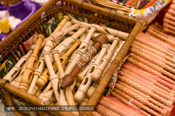 木梭結(jié)花邊的工具
