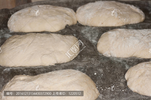 在烤面包