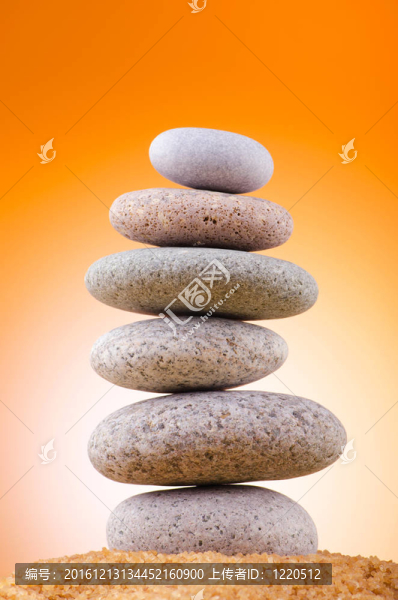 彩色背景平衡卵石