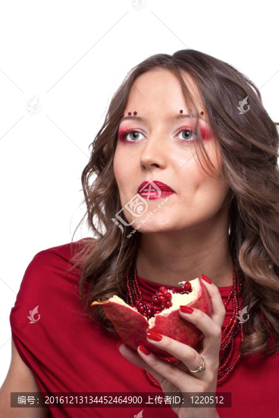 年輕漂亮的女人雙手拿著石榴的肖像