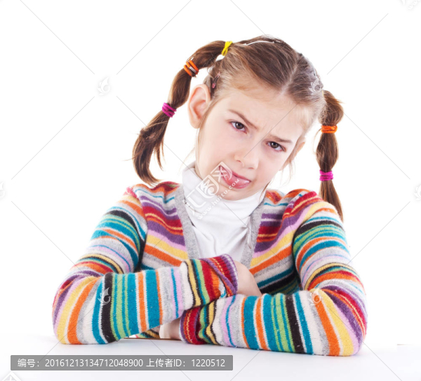 可愛(ài)的小女孩孤立在白色背景