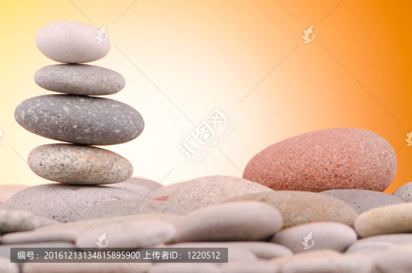 卵石堆積反對(duì)梯度背景
