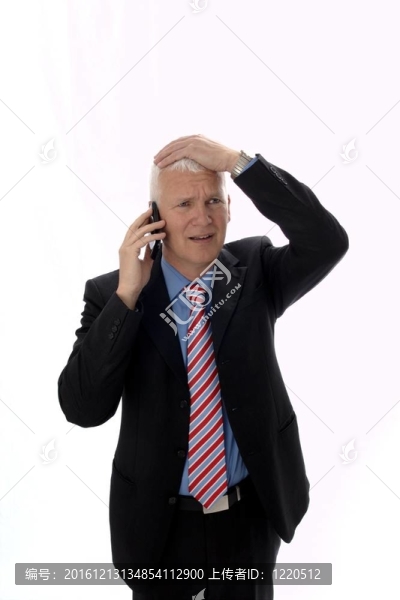 商人失望地用手打電話