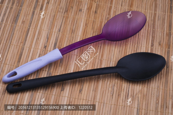 紫色和Black,Spoon