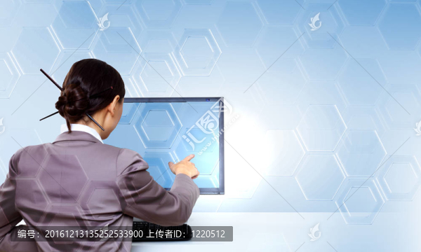 商人與虛擬數(shù)字屏幕工作