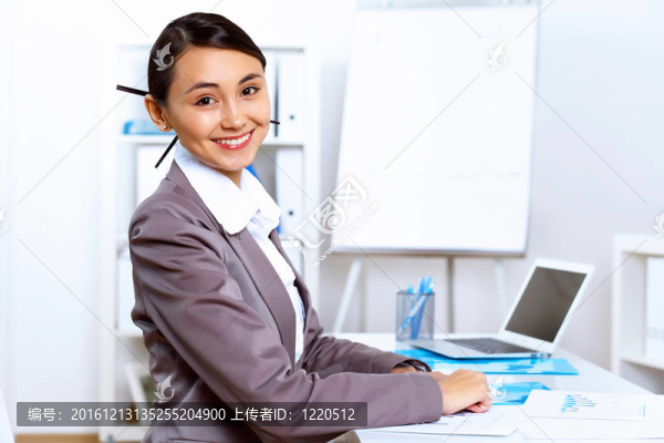 女青年上班服上班