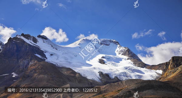 雄偉的山峰景觀；冰川閃耀的太陽(yáng)
