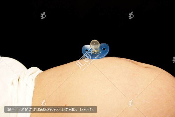 媽媽的肚子和奶嘴