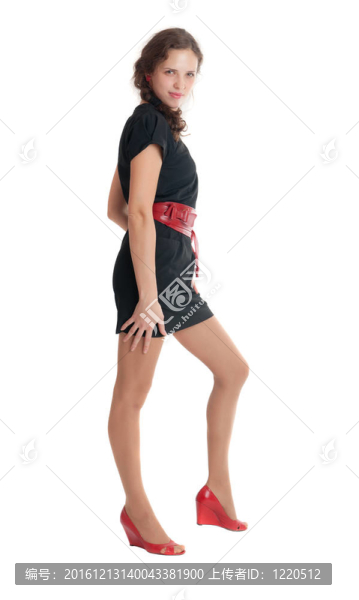穿黑裙子的女孩