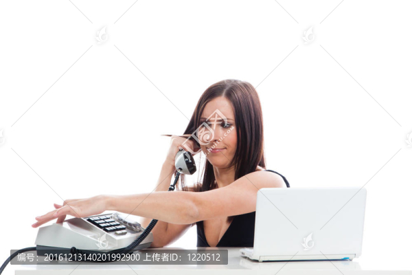 帶著舊手機的秘書女孩